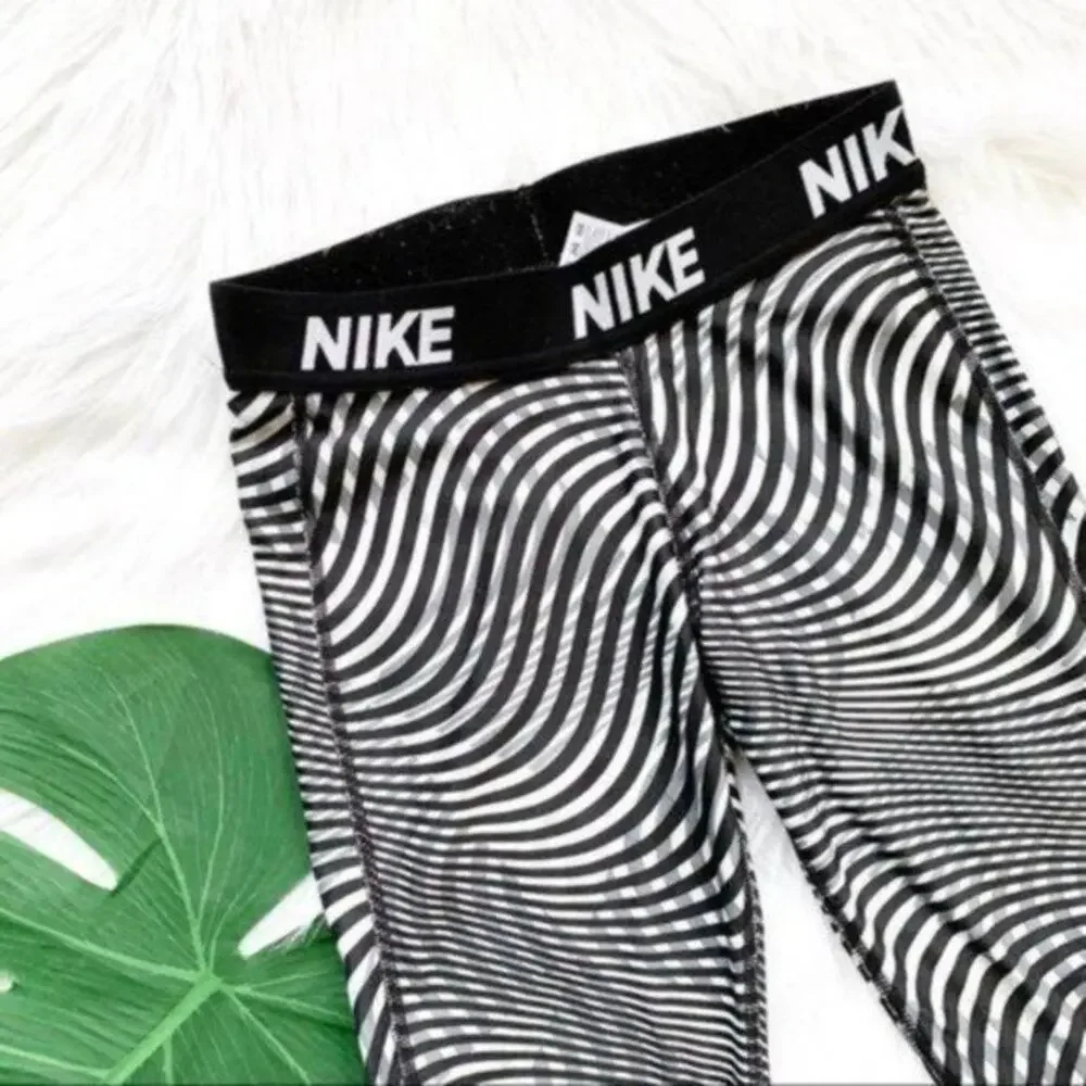 Nike Girls Black and White Dri Fit Legging Size M